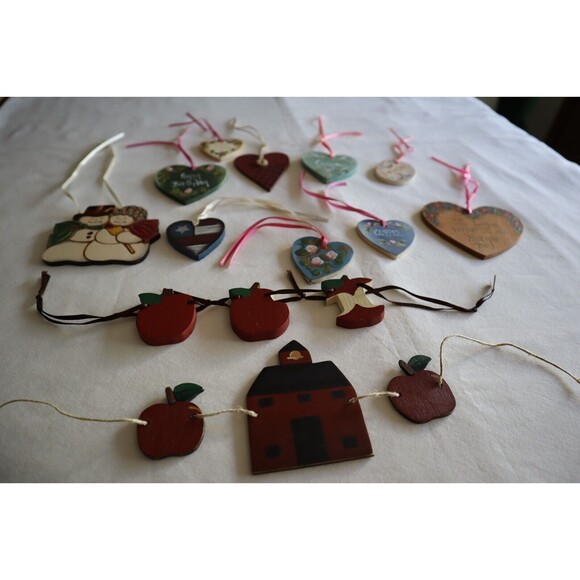 Lot 12x Wood Tie-on for Longaberger Baskets Heart Apple Snowman School Flag Coff - Picture 8 of 12